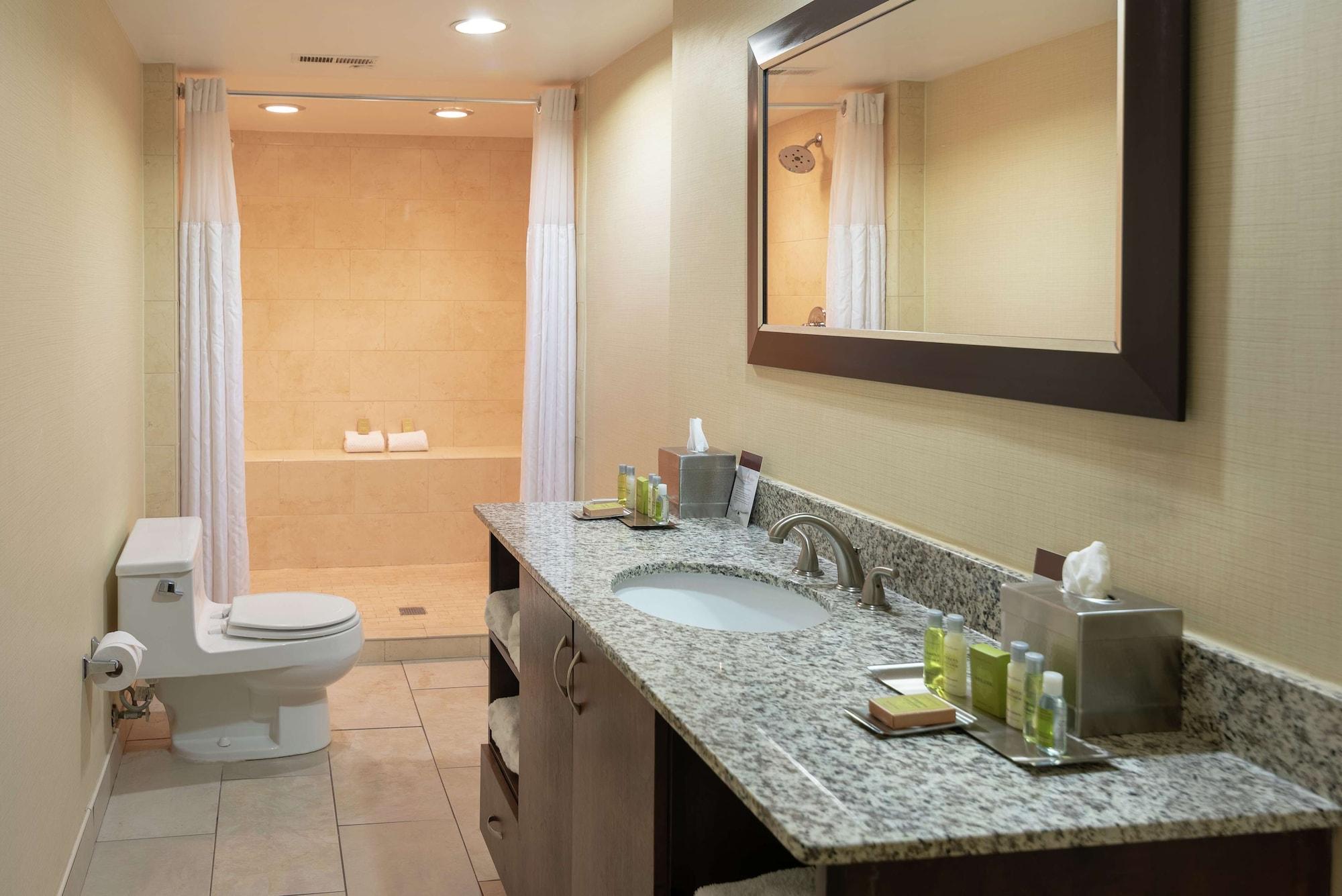 Doubletree By Hilton Norfolk Airport Hotel Ngoại thất bức ảnh