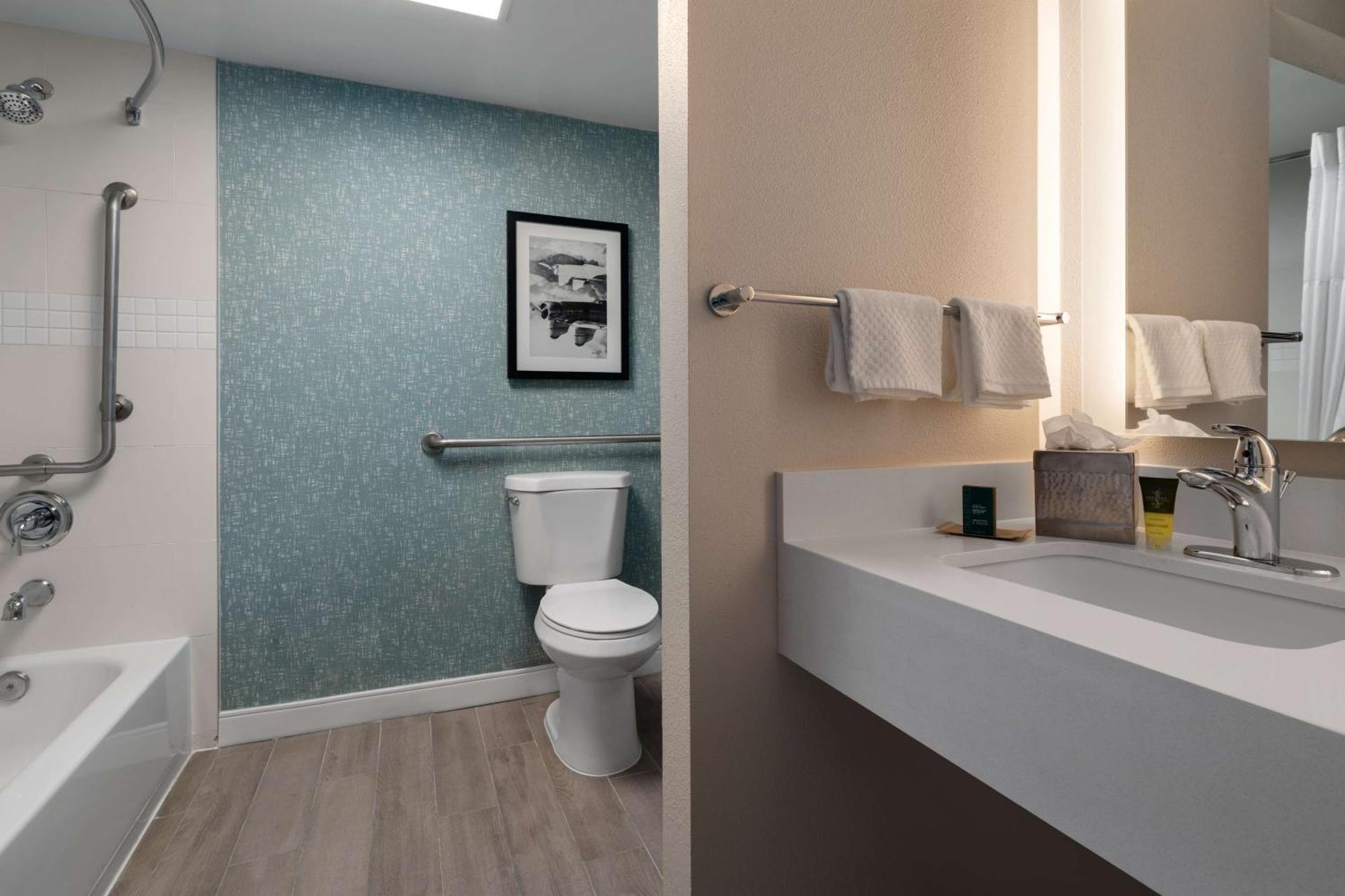 Doubletree By Hilton Norfolk Airport Hotel Ngoại thất bức ảnh